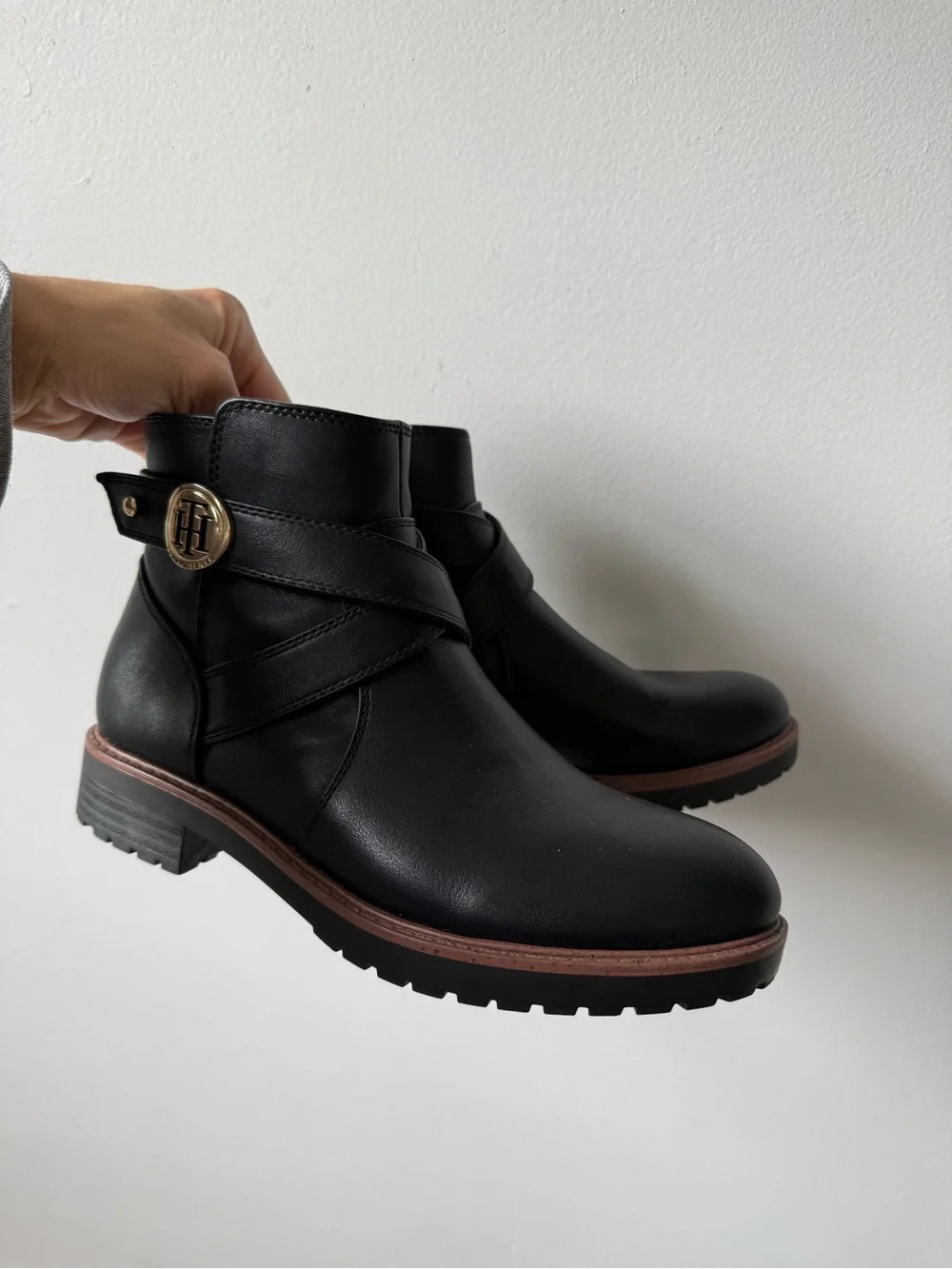 Tommy Hilfiger like new
